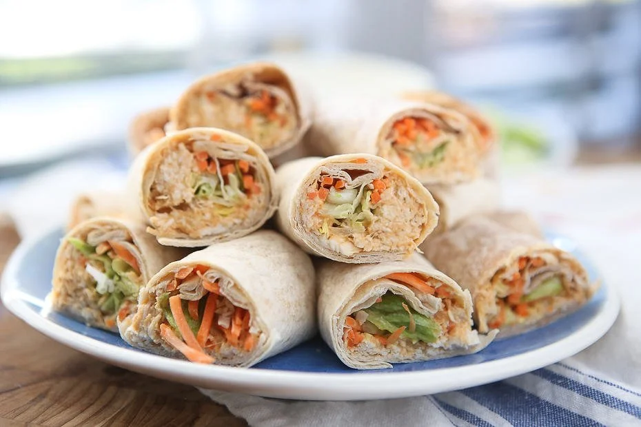 Buffalo Chicken Hummus Roll Ups