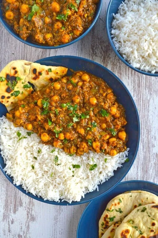 Bowl of Chickpea Spinach Curry garnished with fresh herbs