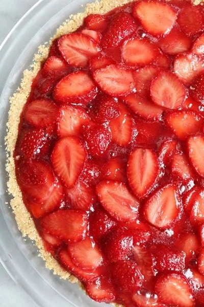 Delicious no-bake strawberry cheesecake pie topped with fresh strawberries